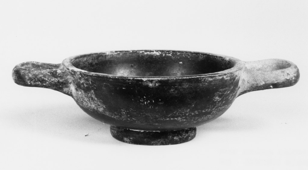 coppetta - produzione apula (metà sec. IV a.C)