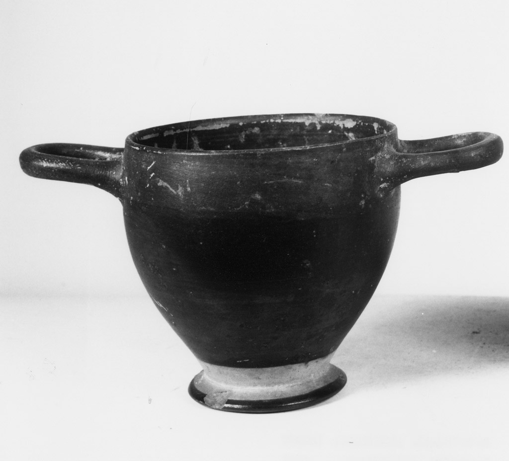 skyphos - produzione apula (seconda metà sec. IV a.C)