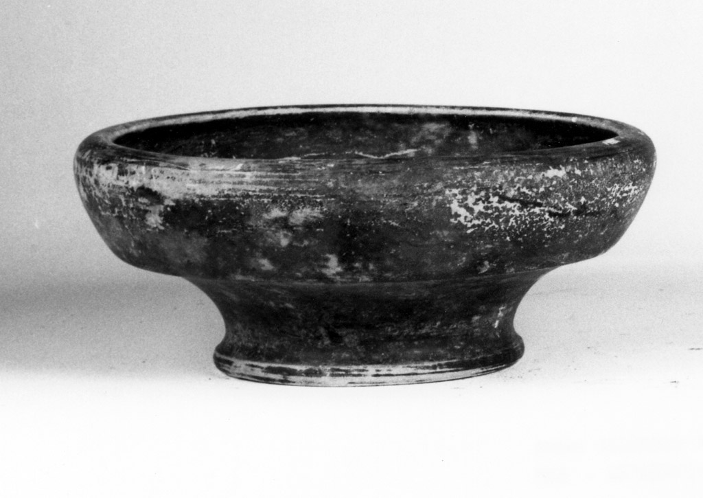 ciotola - produzione apula (fine sec. IV a.C)