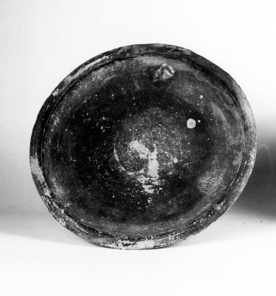 piatto - produzione apula (seconda metà sec. IV a.C)