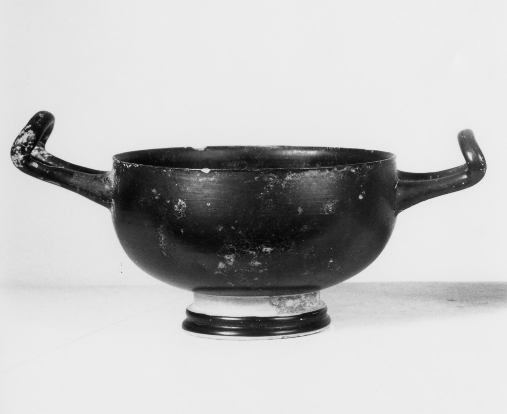 coppetta - produzione apula (seconda metà sec. IV a.C)