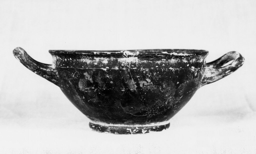 cup-skyphos - produzione attica (?) (prima metà sec. V a.C)