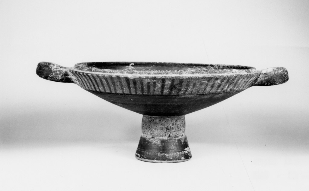 coppa di lekanis - produzione apula (fine sec. IV a.C)