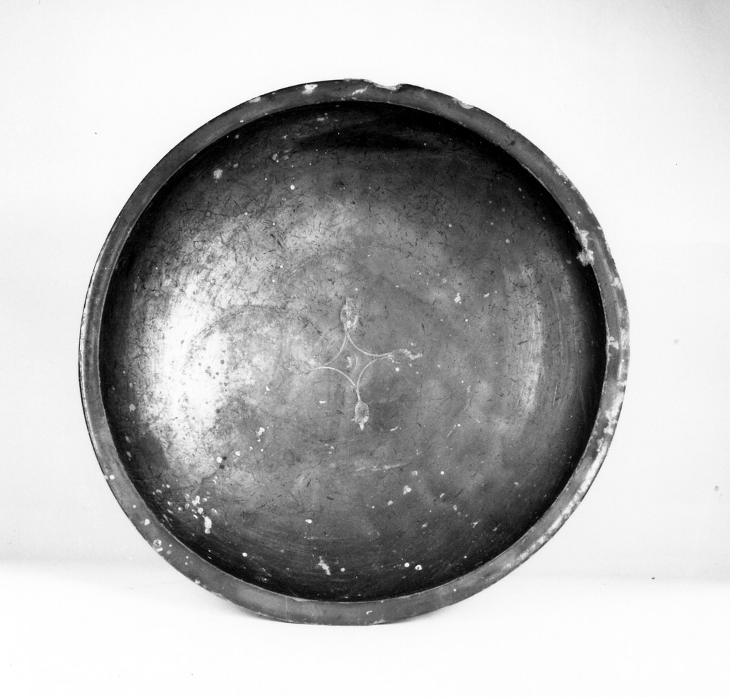 piatto - produzione apula (prima metà sec. IV a.C)