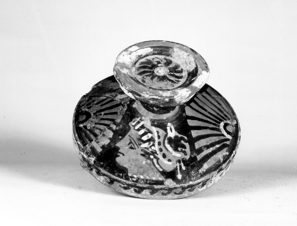 coperchio di lekane - produzione apula (seconda metà sec. IV a.C)