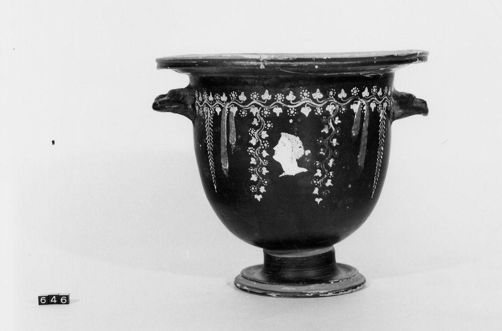 cratere a campana - produzione apula (terzo quarto sec. IV a.C)