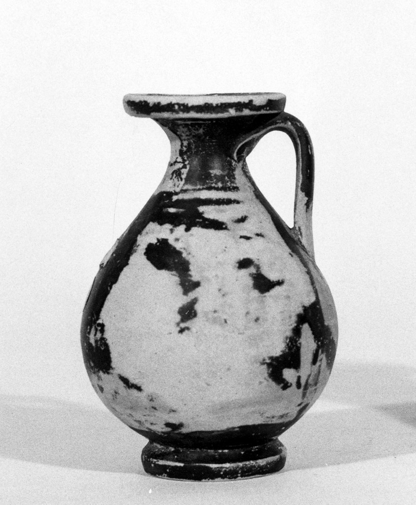 testa femminile (pelike) - produzione apula (seconda metà sec. IV a.C)