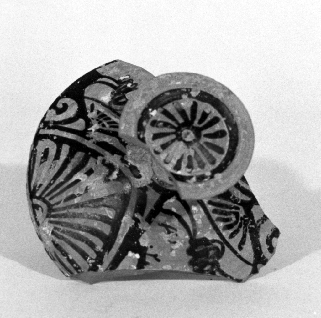 coperchio di lekane - produzione apula (seconda metà sec. IV a.C)