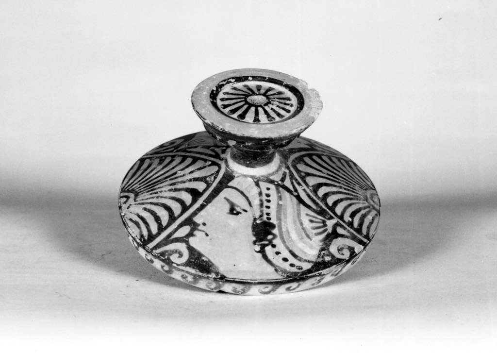 coperchio di lekane - produzione apula (seconda metà sec. IV a.C)