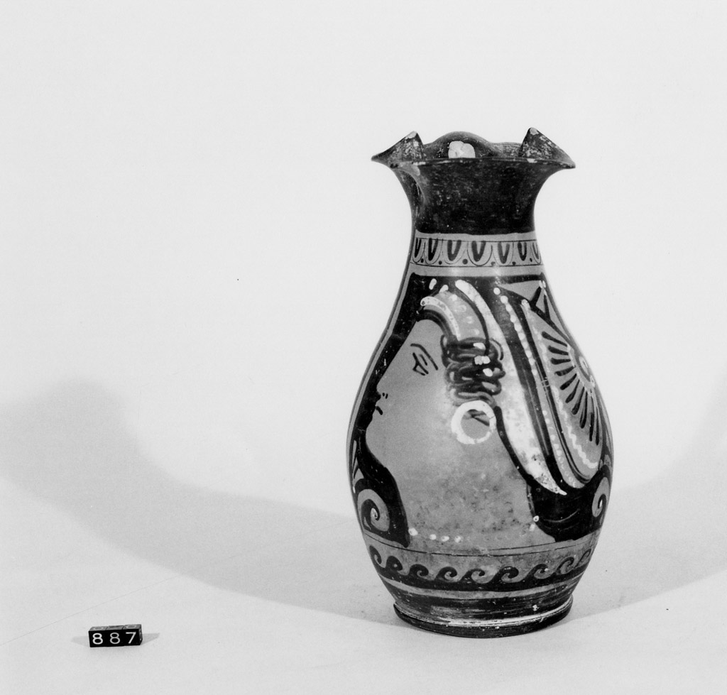 testa femminile (oinochoe a bocca trilobata) - produzione apula (seconda metà sec. IV a.C)