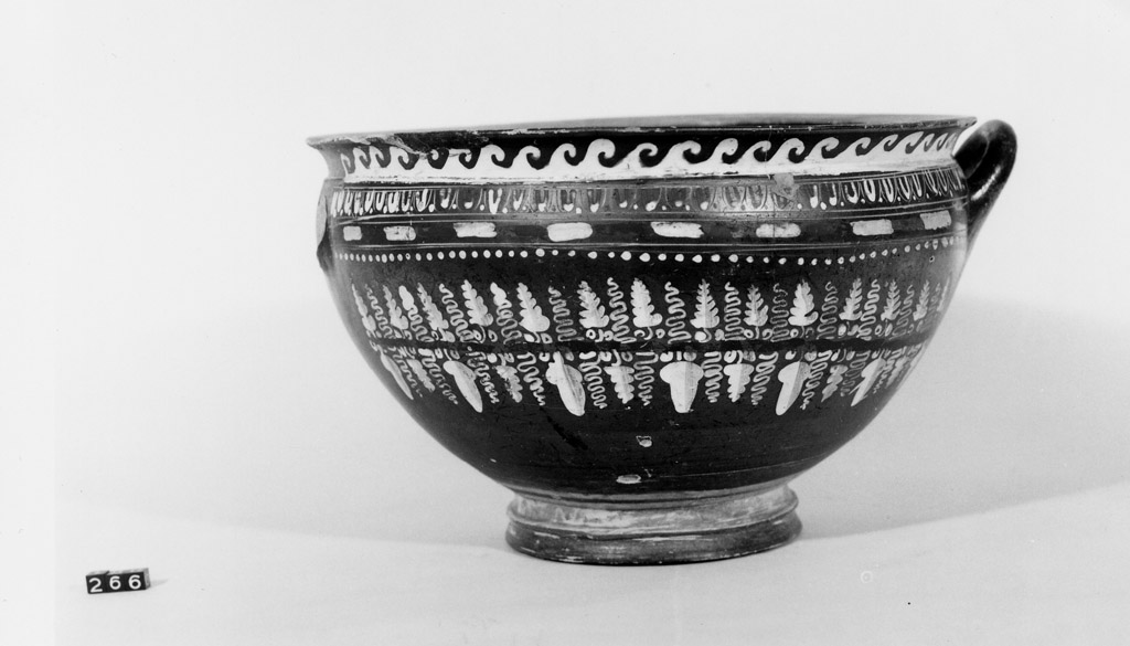 bacino - produzione apula (terzo quarto sec. IV a.C)