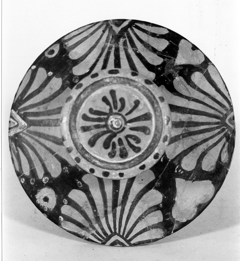 coperchio di lekane - produzione apula (seconda metà sec. IV a.C)