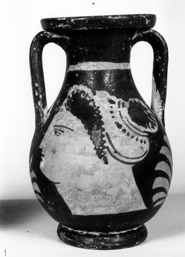 teste femminili (pelike) - produzione apula (seconda metà sec. IV a.C)