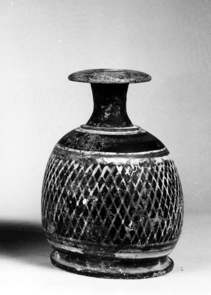 alabastron - produzione apula (ultimo quarto sec. IV a.C)