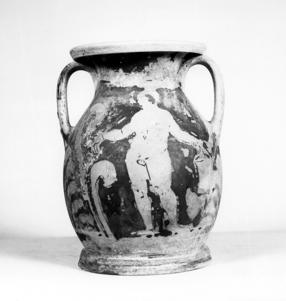 figura femminile, efebo (pelike) - produzione apula (seconda metà sec. IV a.C)