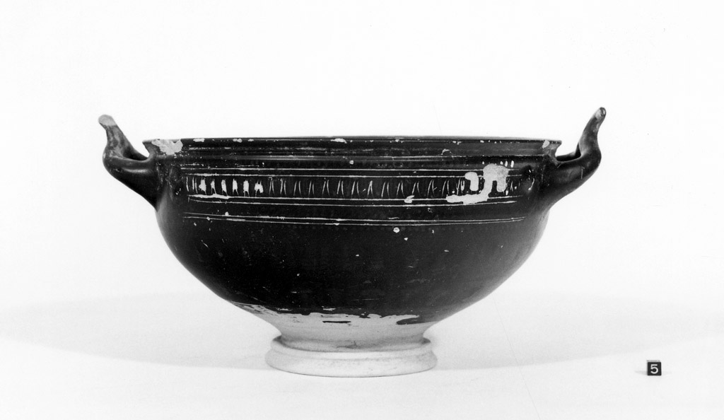 coppa - produzione apula (terzo quarto sec. IV a.C)