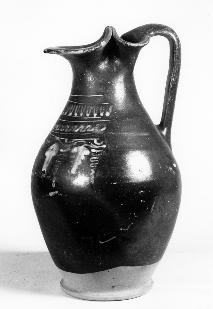 oinochoe a bocca trilobata - produzione apula (ultimo quarto sec. IV a.C)