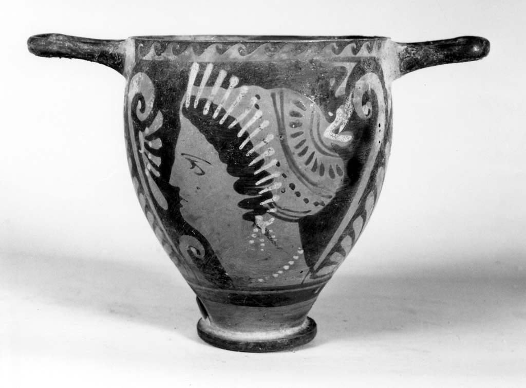 skyphos - produzione apula (ultimo quarto sec. IV a.C)