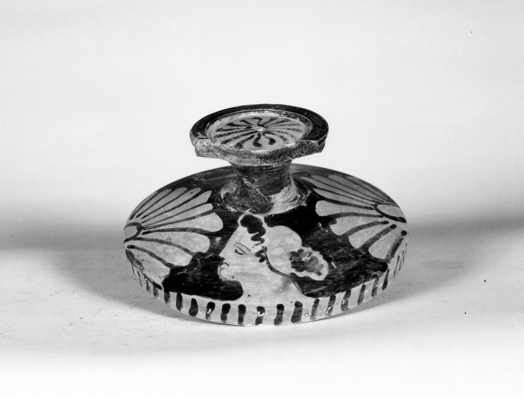 coperchio di lekane - produzione apula (seconda metà sec. IV a.C)