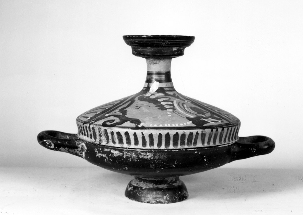 lekane - produzione apula (ultimo quarto sec. IV a.C)