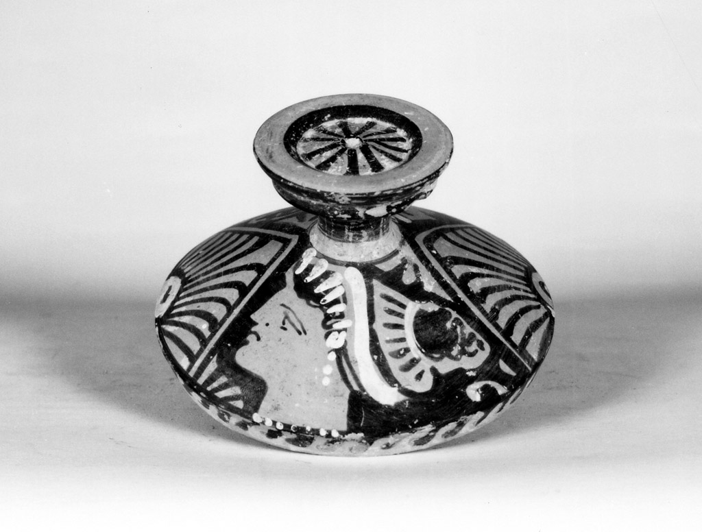 coperchio di lekane - produzione apula (seconda metà sec. IV a.C)