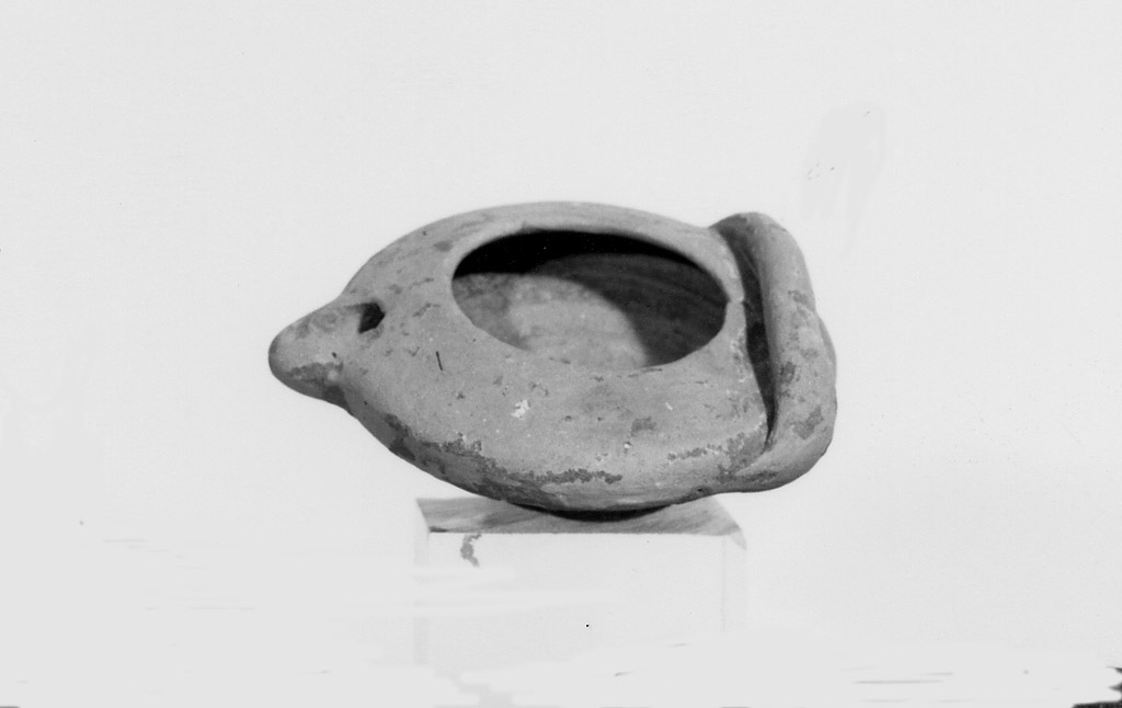 lucerna - produzione apula (seconda metà sec. IV a.C)