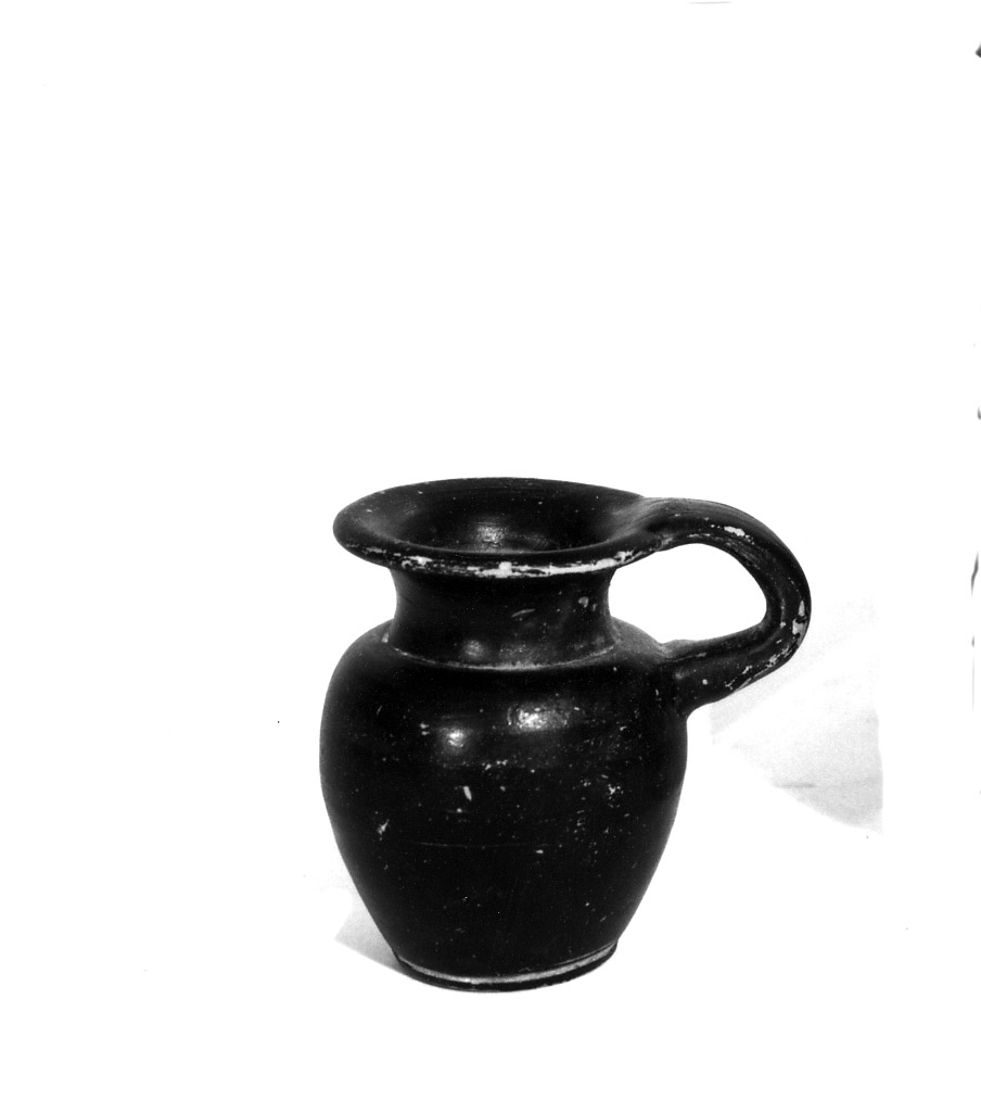 oinochoe a bocca rotonda - produzione apula (seconda metà sec. IV a.C)