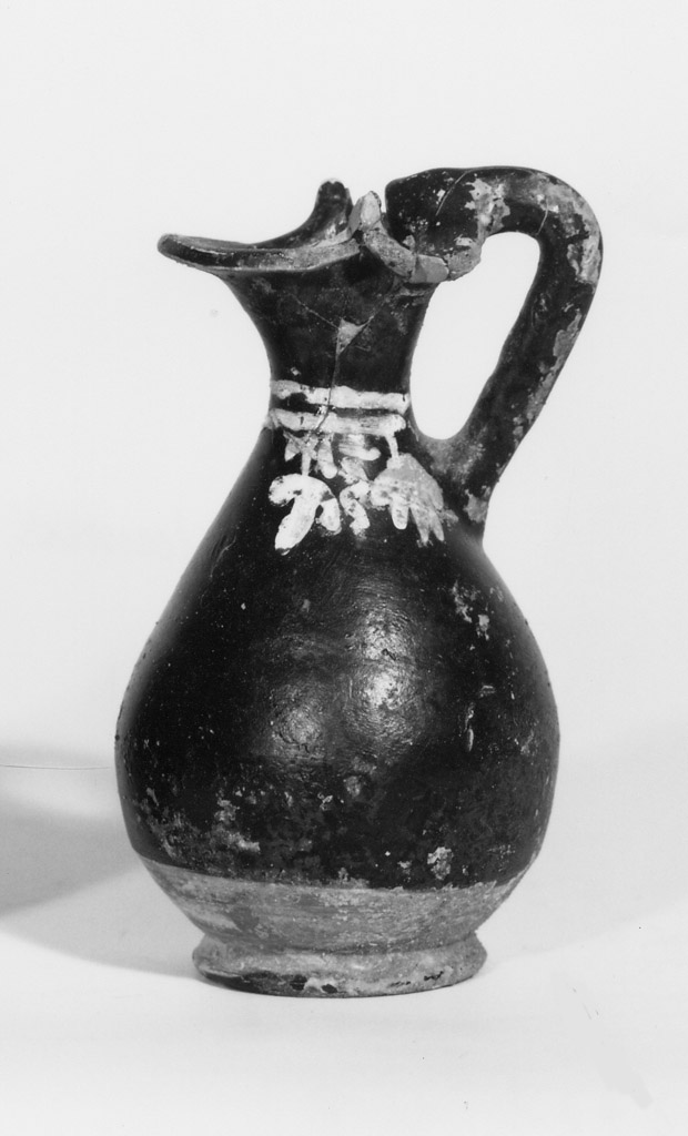 oinochoe a bocca trilobata - produzione apula (metà sec. III a.C)