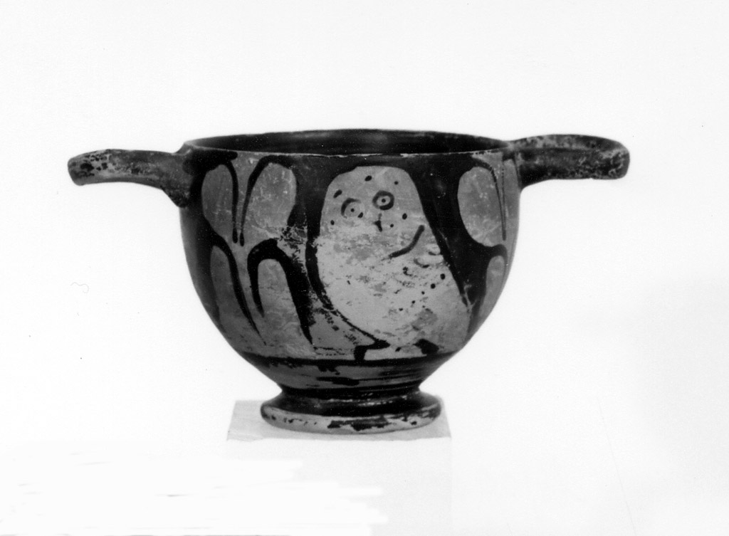 skyphos - produzione apula (metà sec. IV a.C)