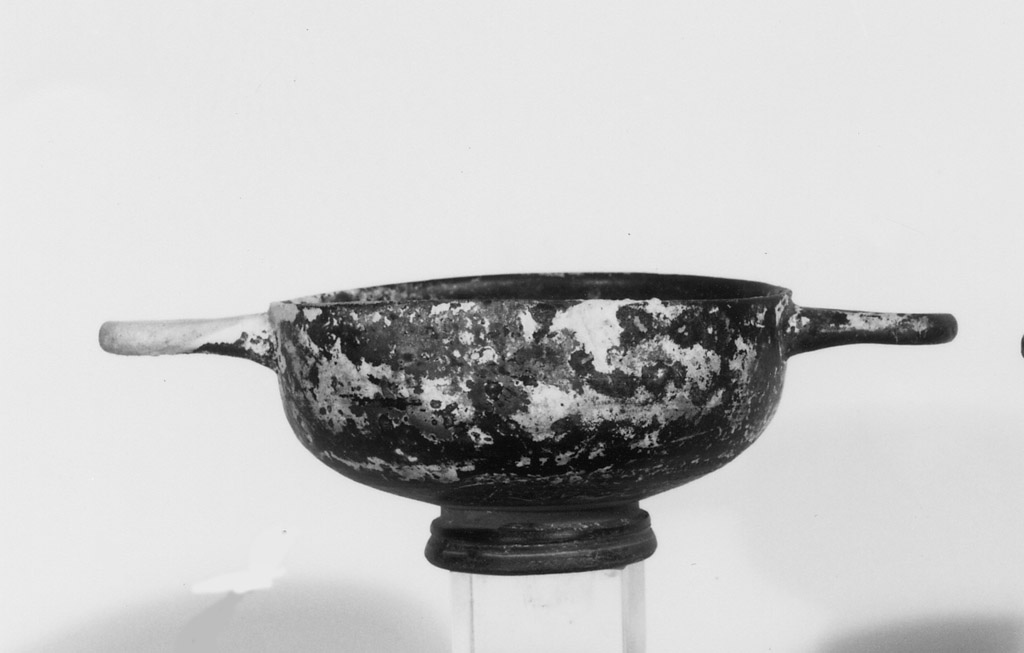 tazza biansata - produzione apula (seconda metà sec. IV)