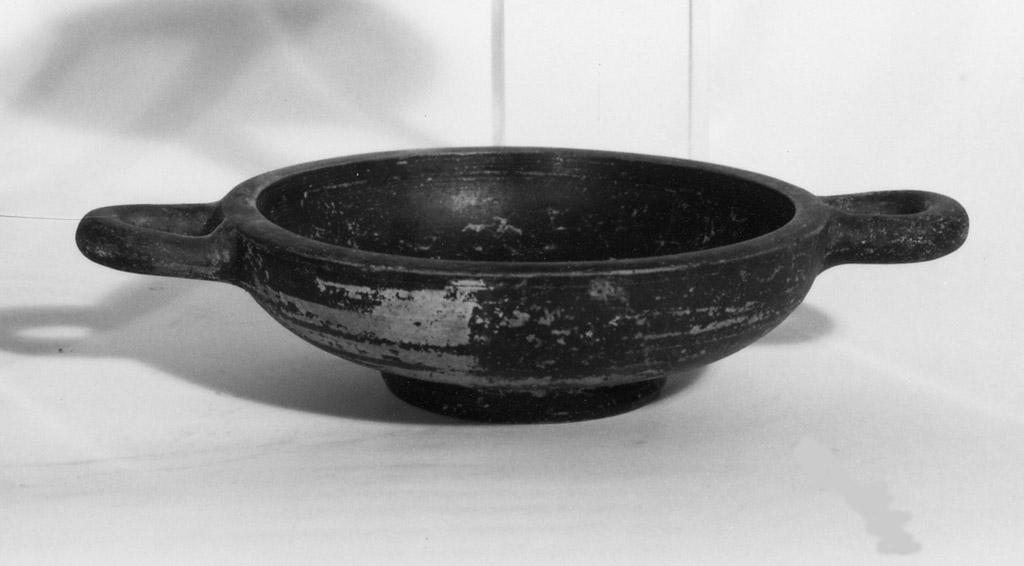 vasca di lekane - produzione apula (prima metà sec. IV a.C)