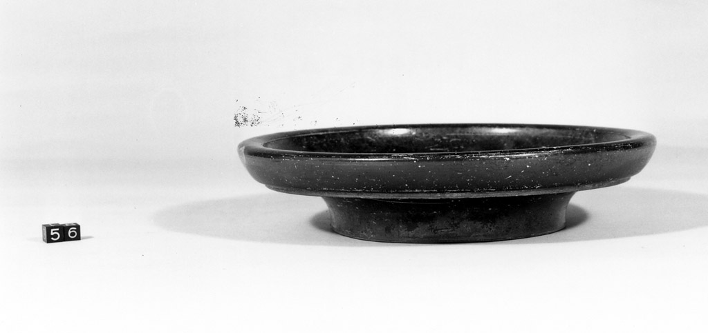 patera - produzione apula (seconda metà sec. IV a. C)