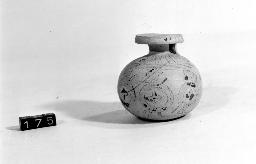 aryballos - produzione corinzia (primo quarto sec. VI a.C)