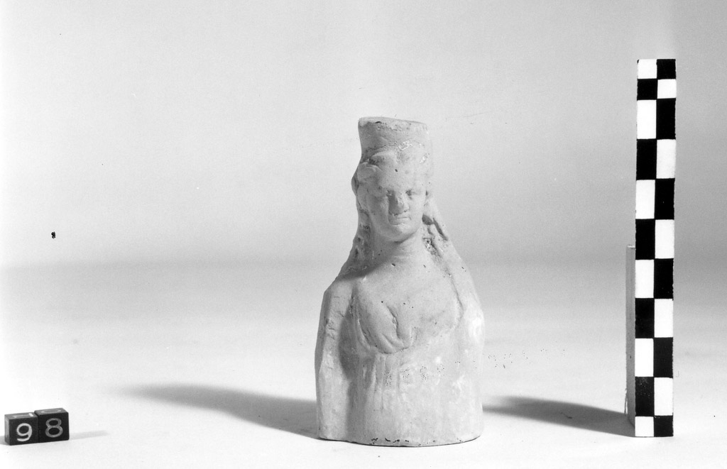 statuetta - produzione apula (ultimo quarto sec. IV a.C)