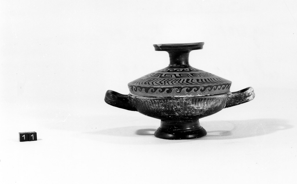 lekane - produzione apula (seconda metà sec. IV a.C)