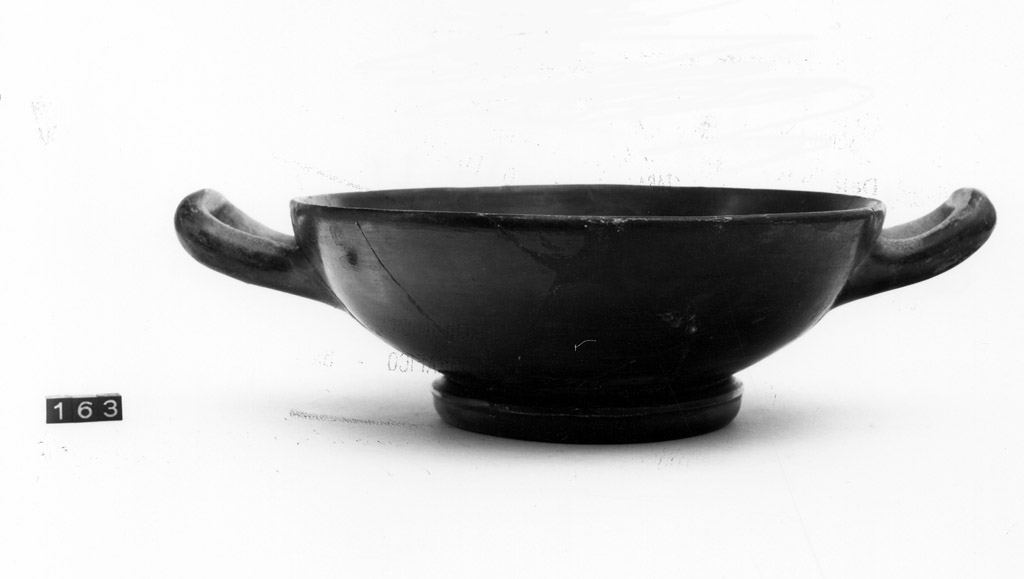 kylix - produzione apula (metà sec. IV a.C)