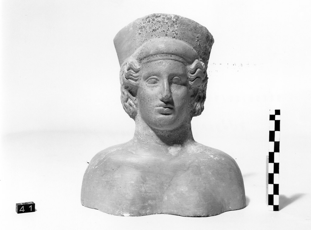 statuetta - produzione apula (sec. IV a.C)