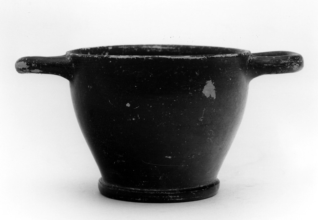 skyphos - produzione apula (fine/ inizio secc. IV/ III a.C)