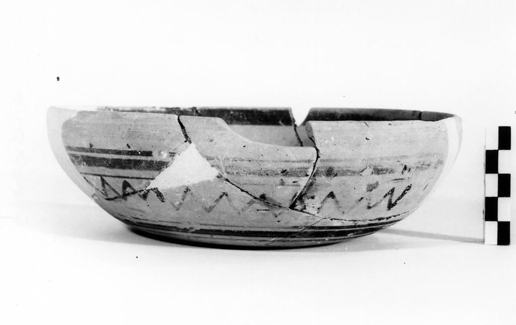 coppa - produzione apula (fine/ inizio secc. V/ IV a.C)