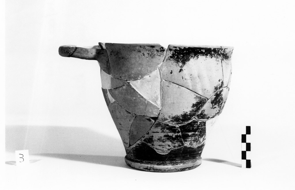 skyphos - produzione apula (fine sec. IV a.C)