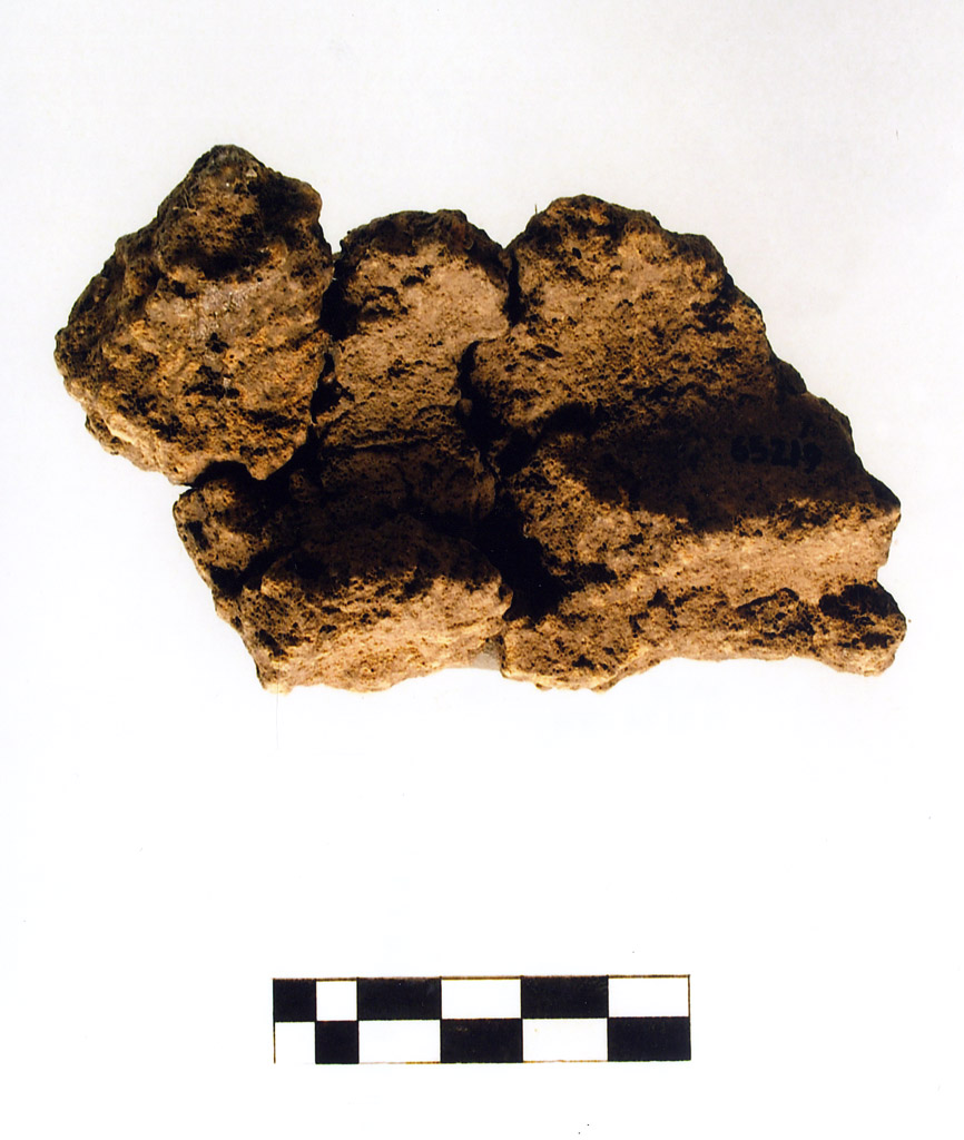 intonaco/ frammento - neolitico antico (millennio VII/ V a.C)