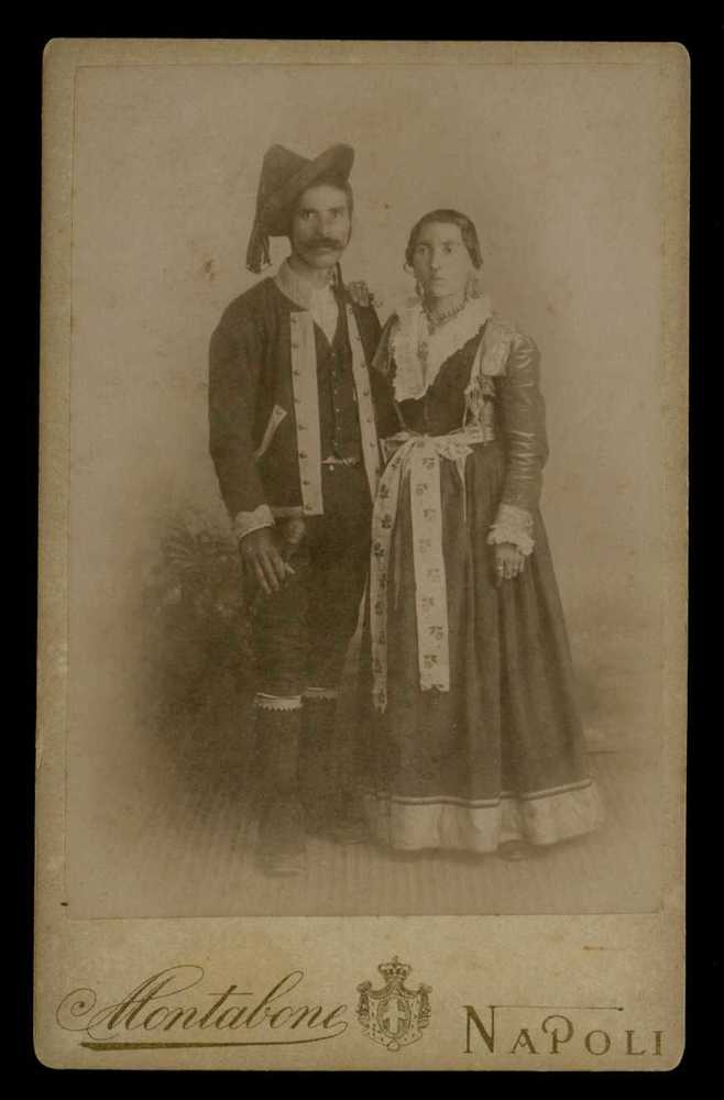 Costumi regionali - Fotografie XIX secolo (positivo) di Montabone Napoli (stabilimento) (ultimo quarto XIX)