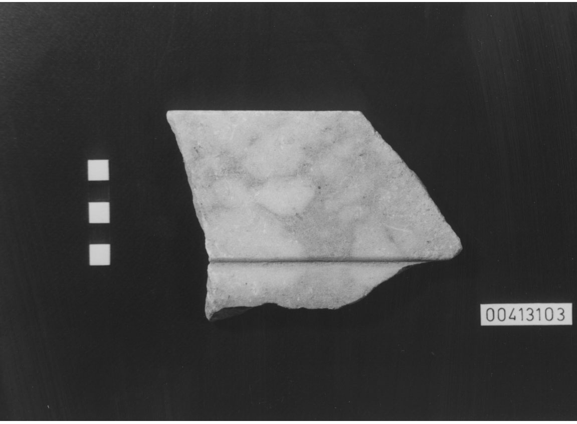 Lastra di rivestimento parietale/ frammento (I d.C, II d.C, III d.C)