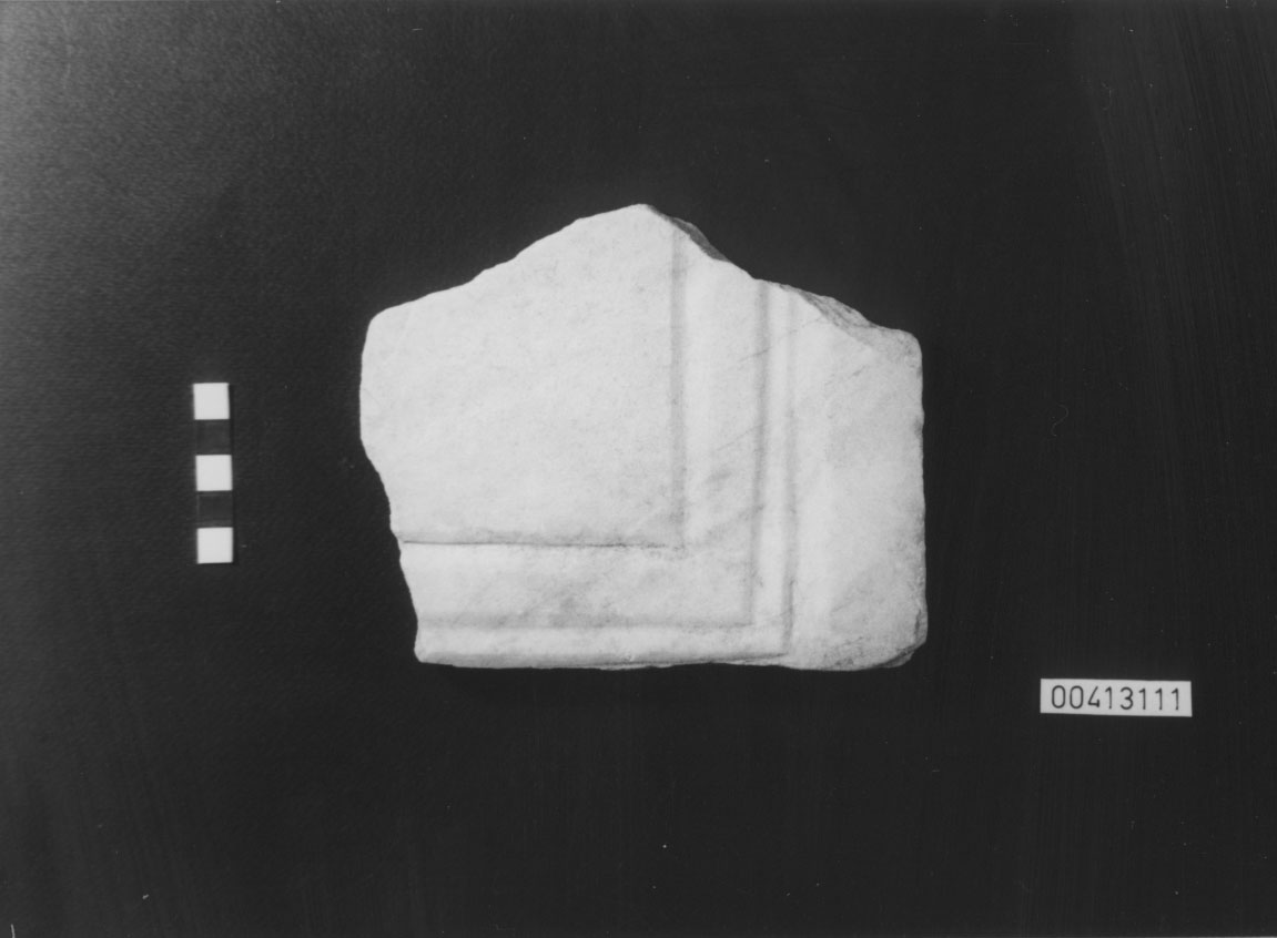 Lastra di rivestimento/ frammento (I d. C, II d. C, III d. C)