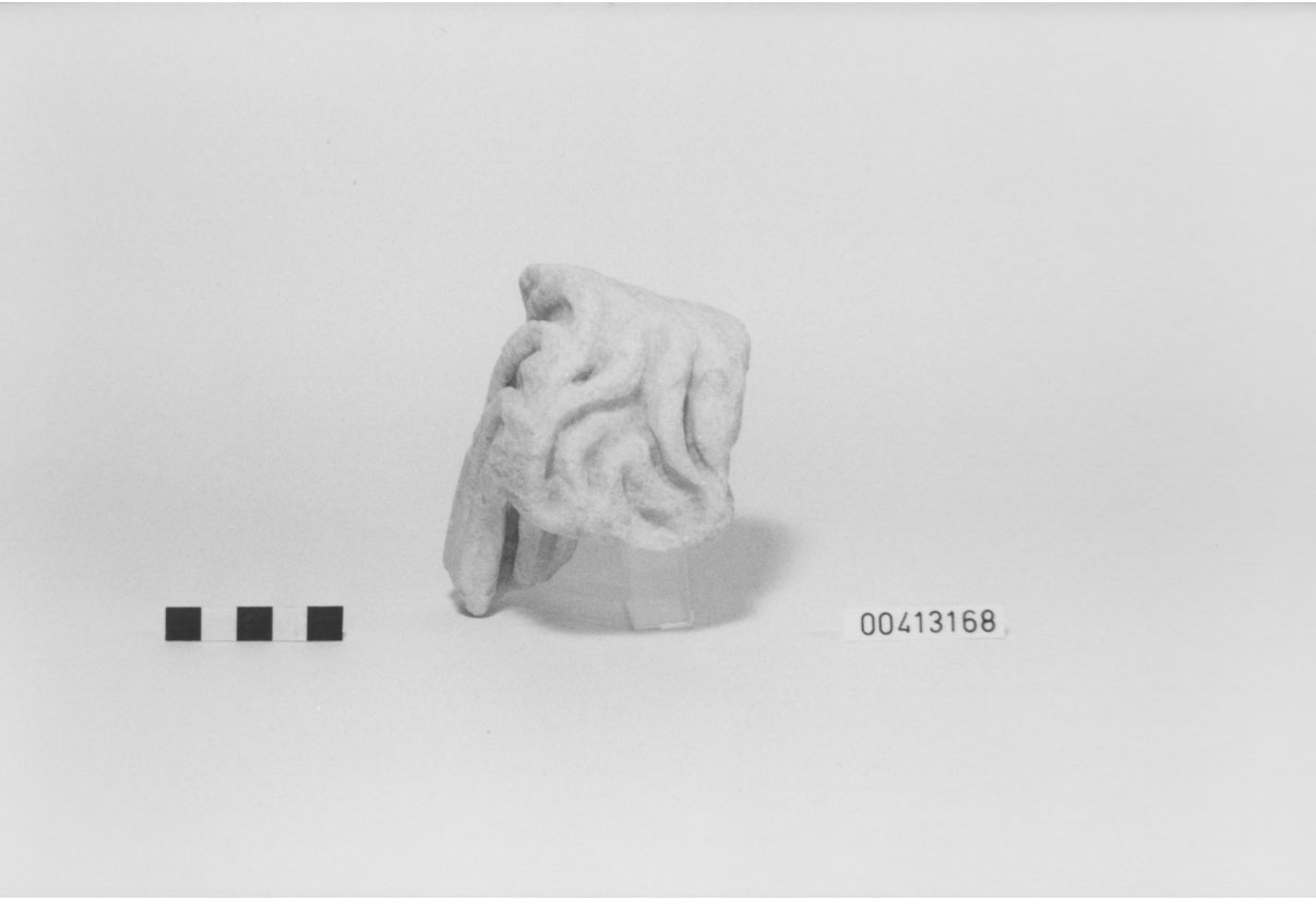 Capitello/ frammento 