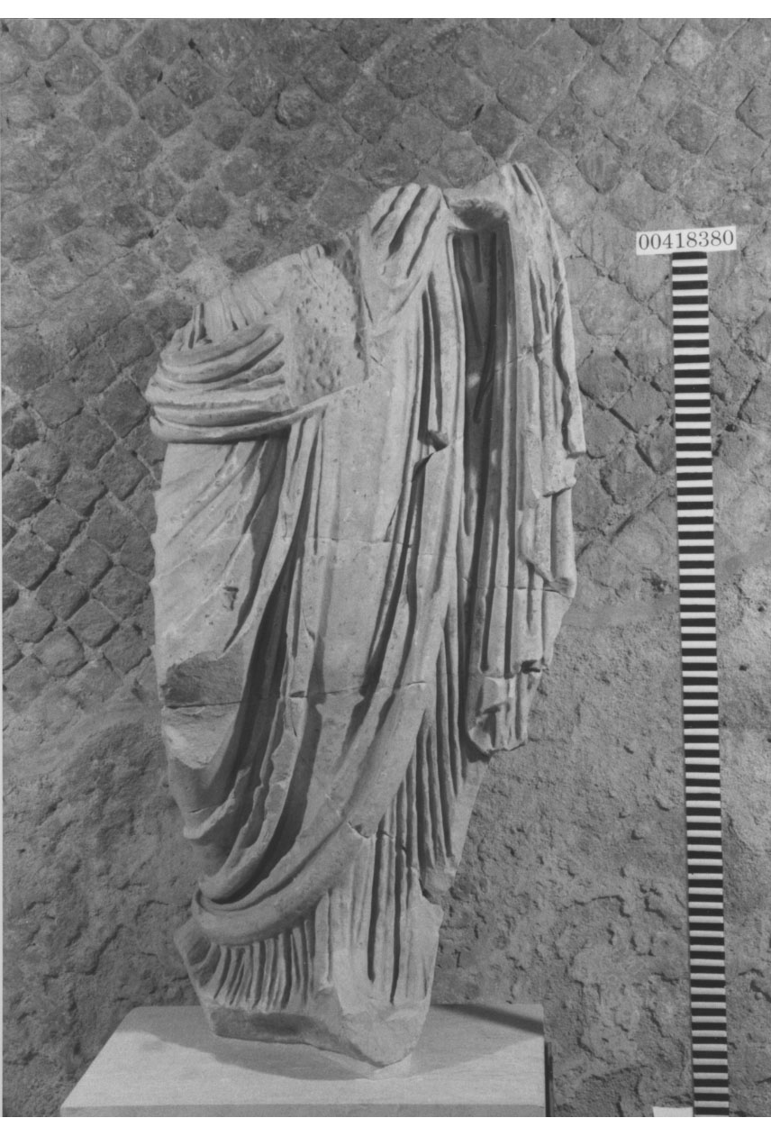Figura femminile (Statua) (Fine II d.C, III d.C)