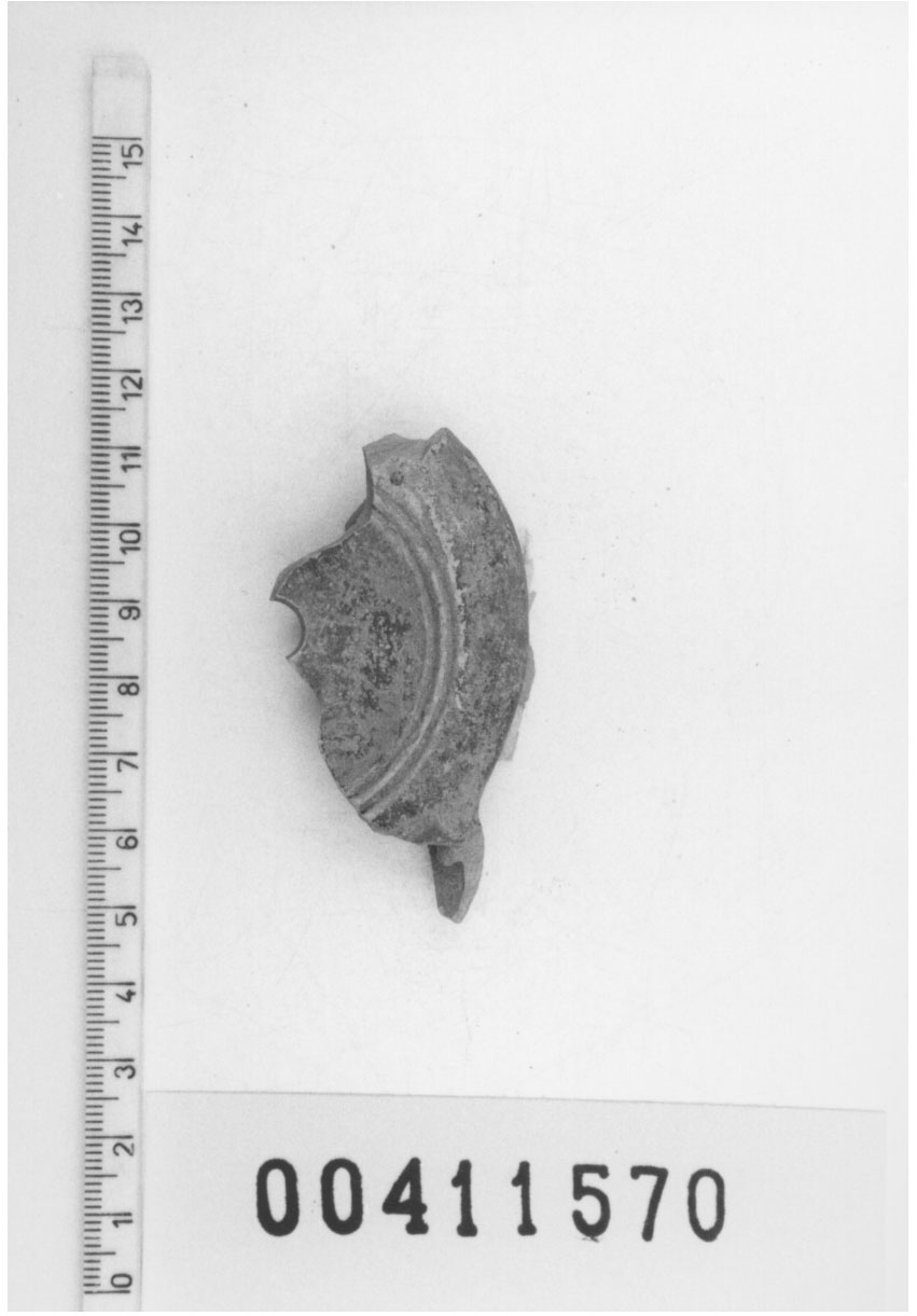 Lucerna a becco rotondo/ frammento, Deneauve, tipo VII a (I d.C, II d.C)