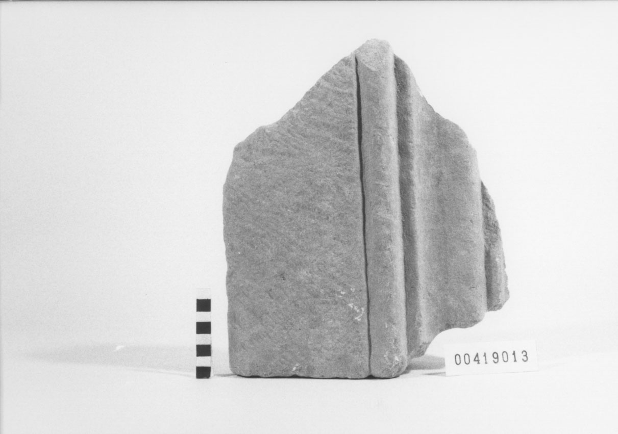 Zoccolo (base ?)/ frammento (Età imperiale)