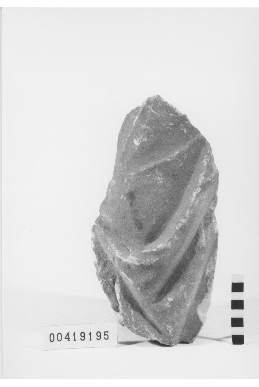 Statua (?)/ frammento (Prima metÍ II d.C)