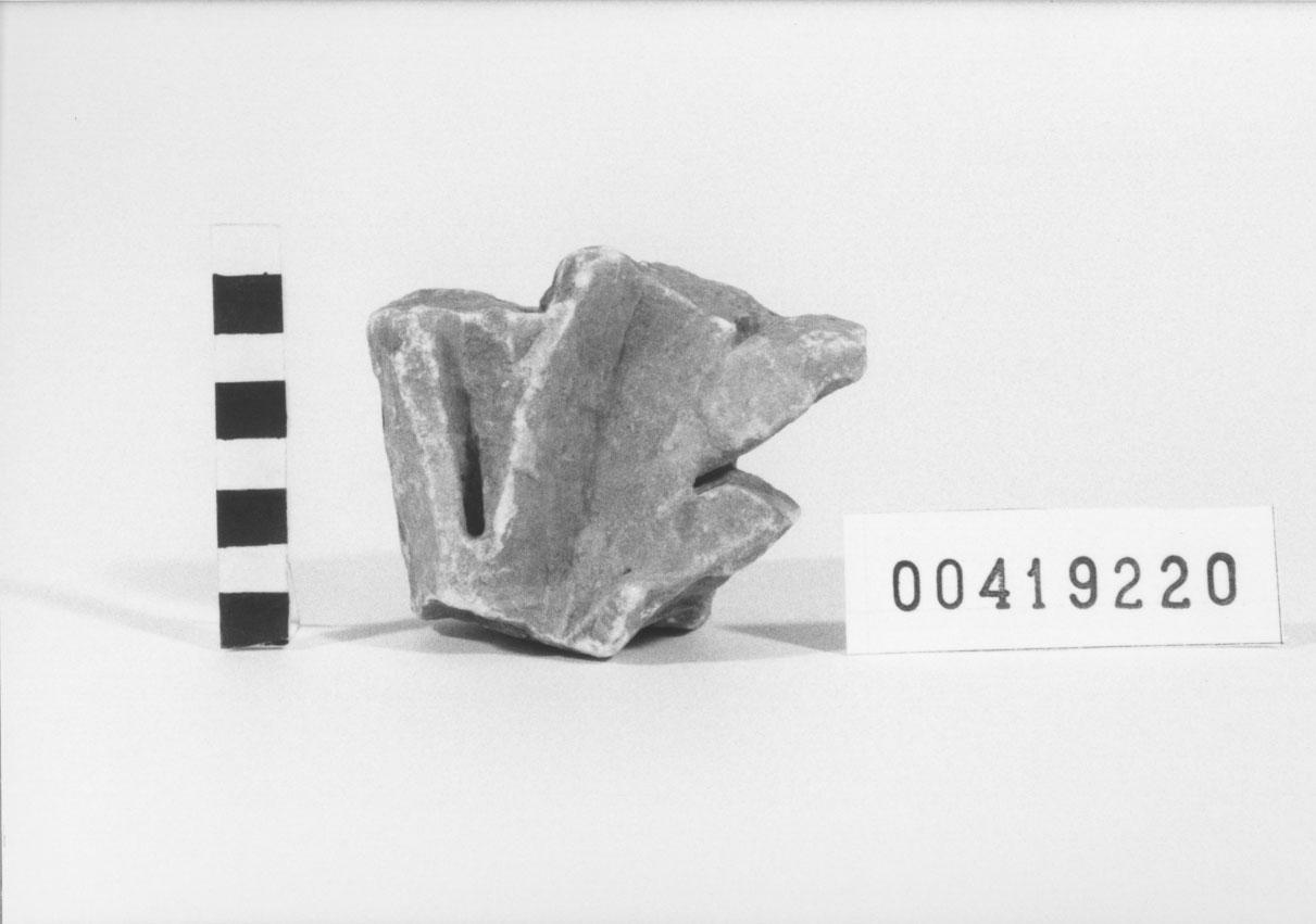 Capitello corinzio/ frammento (Prima metÍ II d.C)